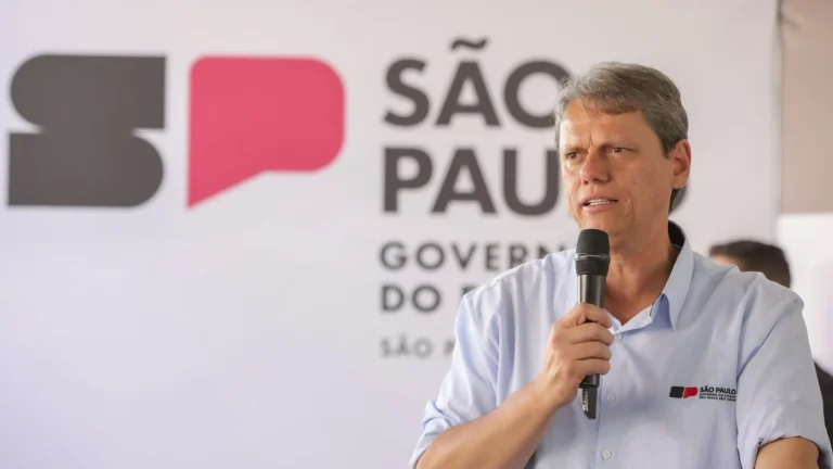 Análise: Tarcísio tem sido discreto em declarações sobre Bolsonaro