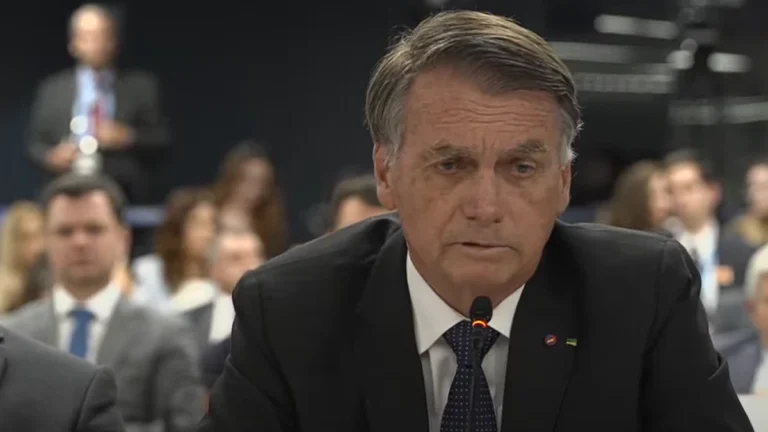 Análise: Risco de preventiva ronda defesa de Bolsonaro