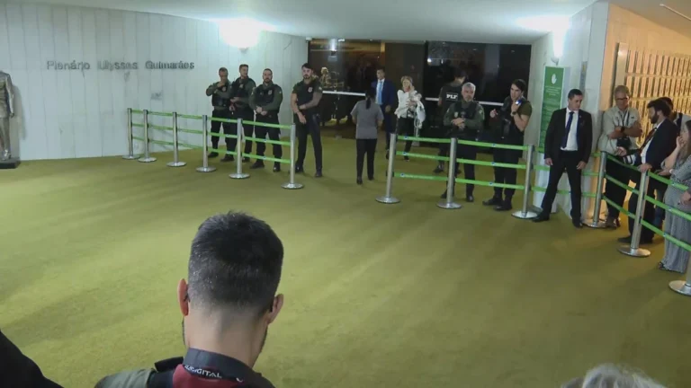 Clima de tensão marca tentativa de retomada dos trabalhos na Câmara