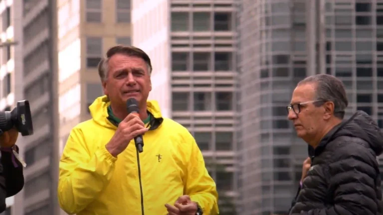 “Não adianta governador ir aos EUA ou embaixada”, diz Bolsonaro a Malafaia