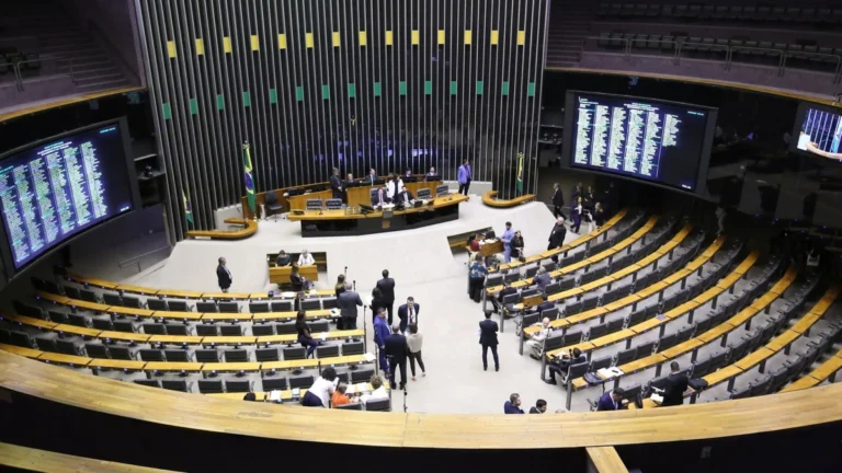 Blindagem de parlamentares e fim do foro: entenda as propostas do Congresso