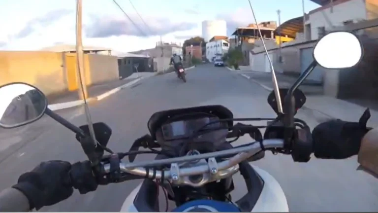 Vídeo: suspeito sem CNH é preso após perseguição em motocicleta
