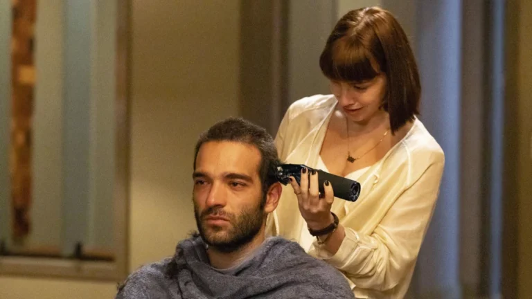 “Vale Tudo”: Solange raspa a cabeça de Afonso após diagnóstico grave