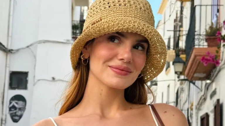 Camila Queiroz é elogiada por Marquezine ao postar novas fotos de viagem