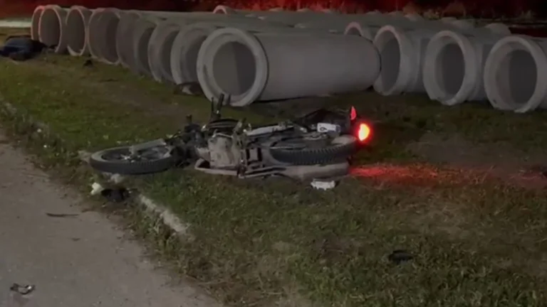 PR: motociclista invade marcha estudantil da PM e atropela oito alunos