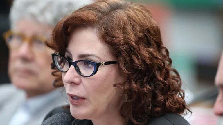 Defesa de Zambelli apresentará laudo médico para justificar saída da prisão