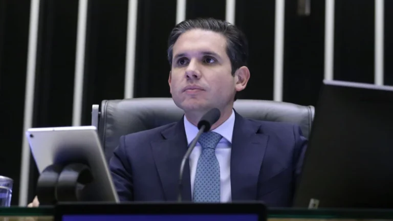 Hugo Motta pede prioridade à PEC que blinda Congresso