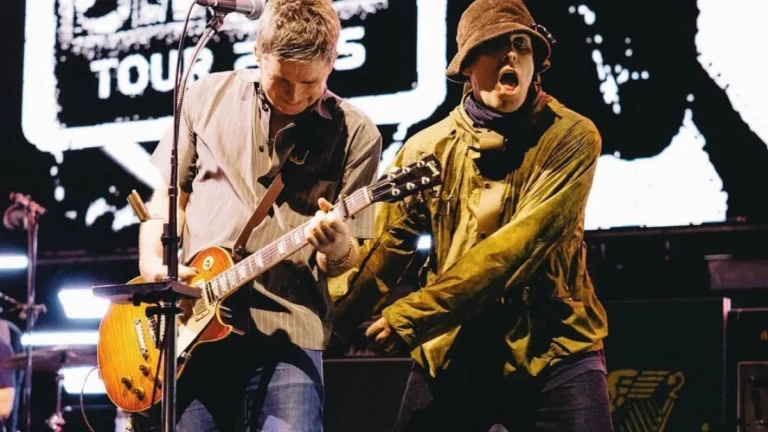 Noel Gallagher faz raro elogio ao irmão durante turnê do Oasis