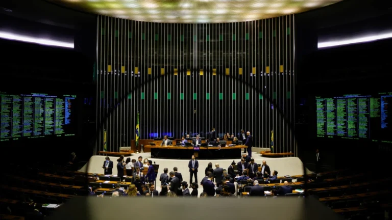 Aliados de Bolsonaro enfrentam entraves, mas evitam repetir obstrução