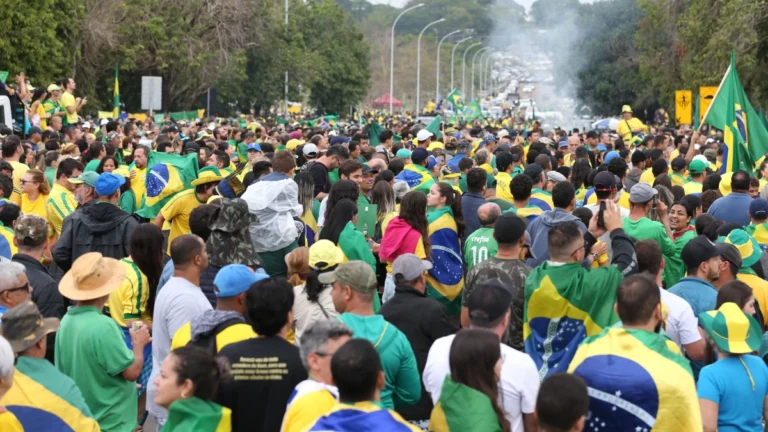 STF analisa denúncia de casal que captou R$ 1 mi via Pix para acampamentos