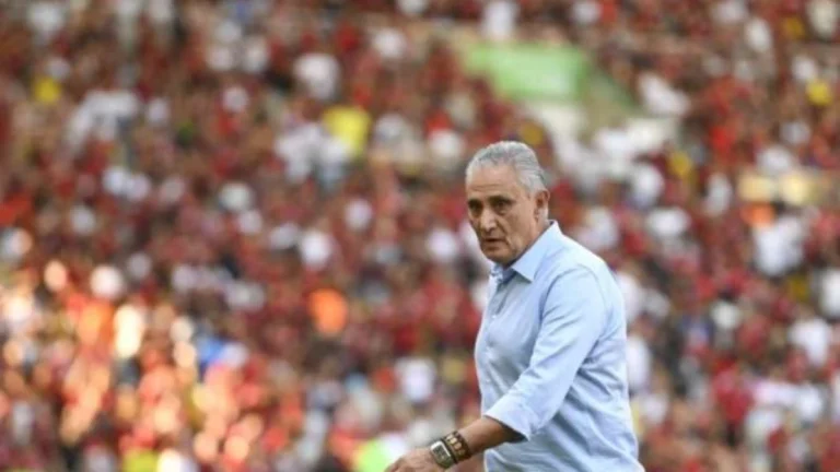 Tite passa por cirurgia no joelho e define previsão de retorno aos trabalhos
