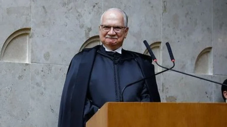 Fachin toma posse hoje como presidente e Moraes como vice no STF