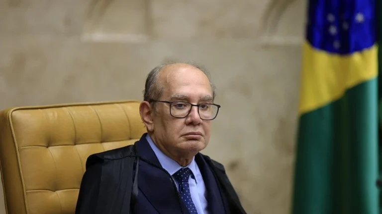 Gilmar presta solidariedade e diz que Moraes assegurou a democracia