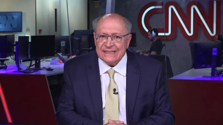 “Quem tem poder precisa ter responsabilidade”, diz Alckmin sobre big techs