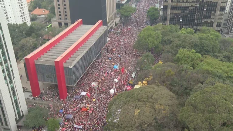 Ato da esquerda em SP: Poder360 estima 43,4 mil; USP, 42,4 mil