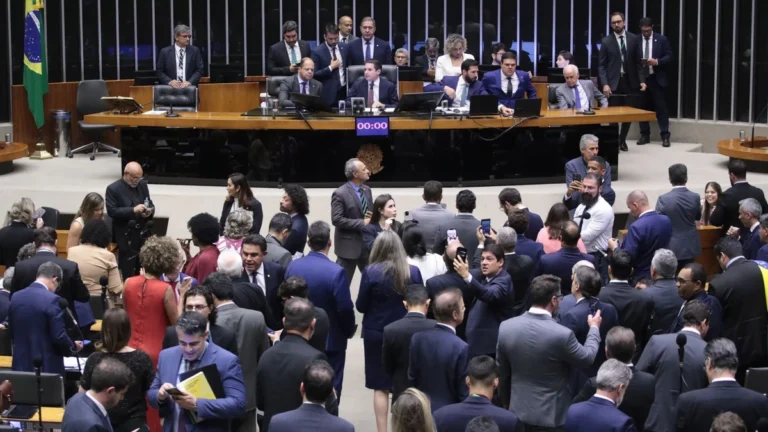 Análise: IR avança e ajuda a esfriar anistia