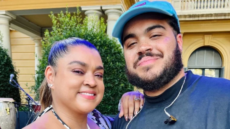 Fran Gil faz homenagem para mãe, Preta, em 1º show após sua morte