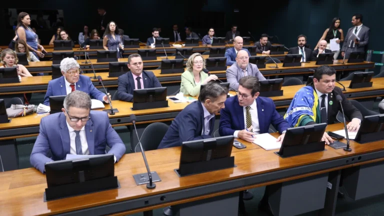 Conselho de Ética da Câmara instaura procedimento contra 10 deputados