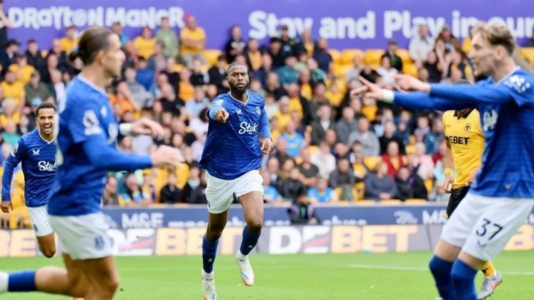 Everton desafia 100% do Liverpool em Anfield pela Premier League