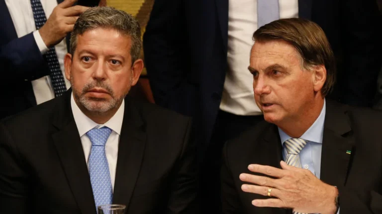 Moraes autoriza visita de Lira a Bolsonaro às vésperas de julgamento