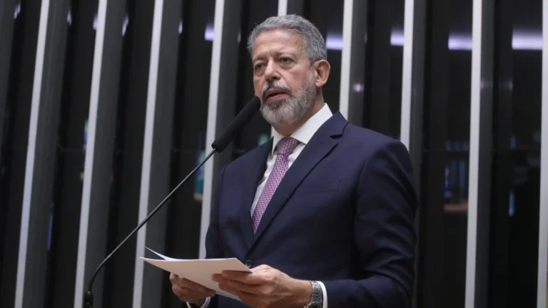 Lira diz que isenção do IR será votada em 1º de outubro