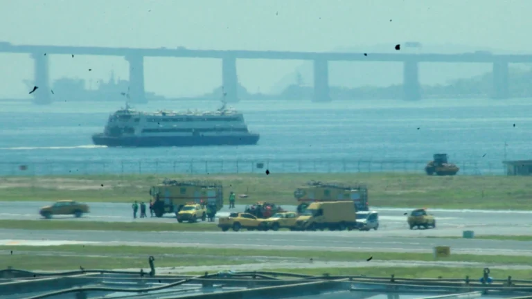 Aeroporto Santos Dumont é reaberto após 12 horas