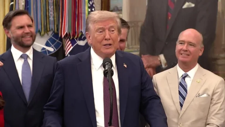 Trump fala sobre boatos a respeito de sua saúde: “É fake news”