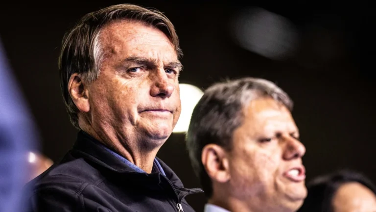 Tarcísio quer visita discreta a Bolsonaro em meio a recuo estratégico