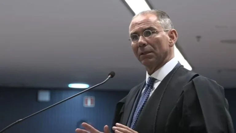 Voluntariedade de Cid ficou à margem, diz advogado de Braga Netto