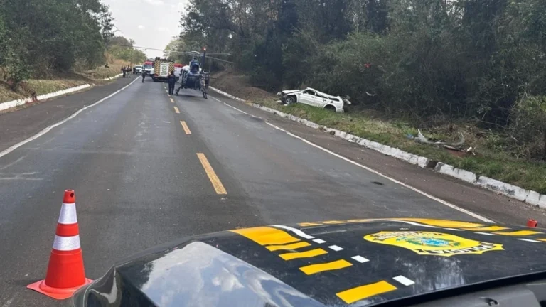 Criança morre após cadeirinha ser ejetada de carro em acidente no PR