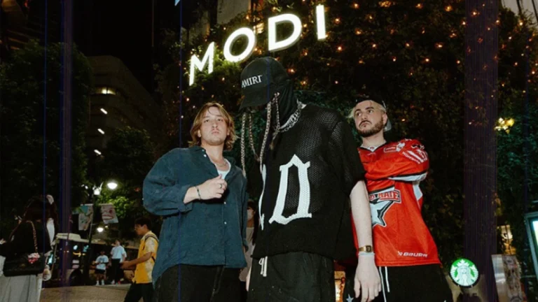 Chase Atlantic, dos hits “Swim” e “Friends”, anuncia turnê no Brasil