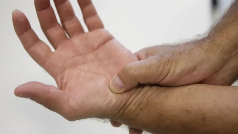 Campanha em SP alerta para diagnóstico precoce de doenças reumáticas