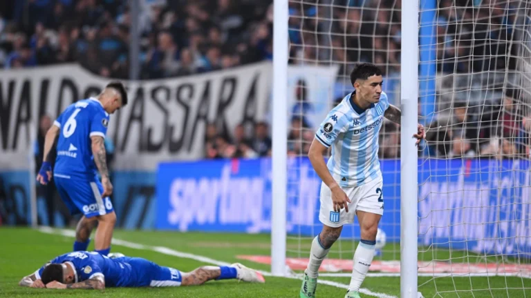 Libertadores: Racing marca no fim, vence o Vélez e vai à semifinal