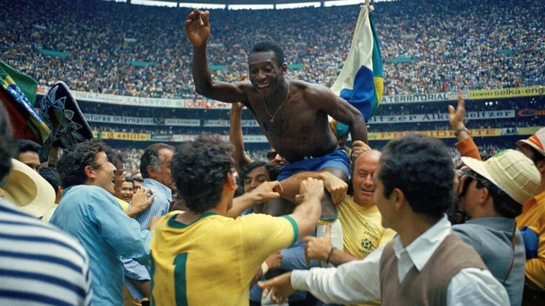 Por que Pelé ganhou sete Bolas de Ouro mais de 30 anos após se aposentar?
