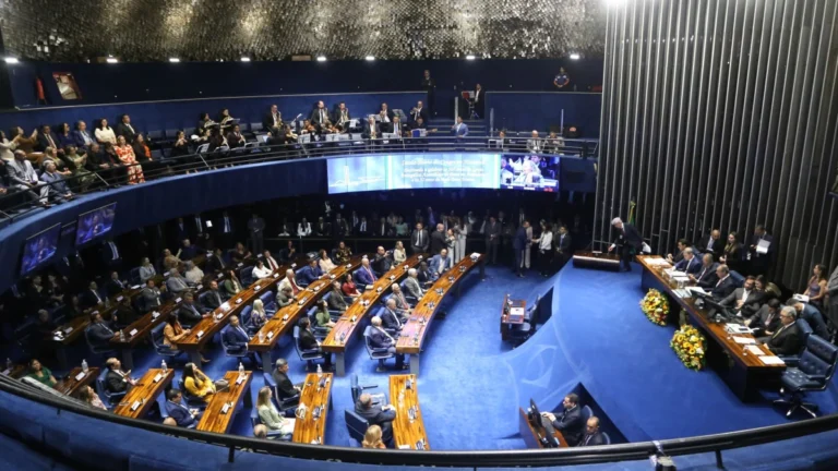 Análise: Bolsonaristas só têm força no Congresso quando se aliam ao Centrão