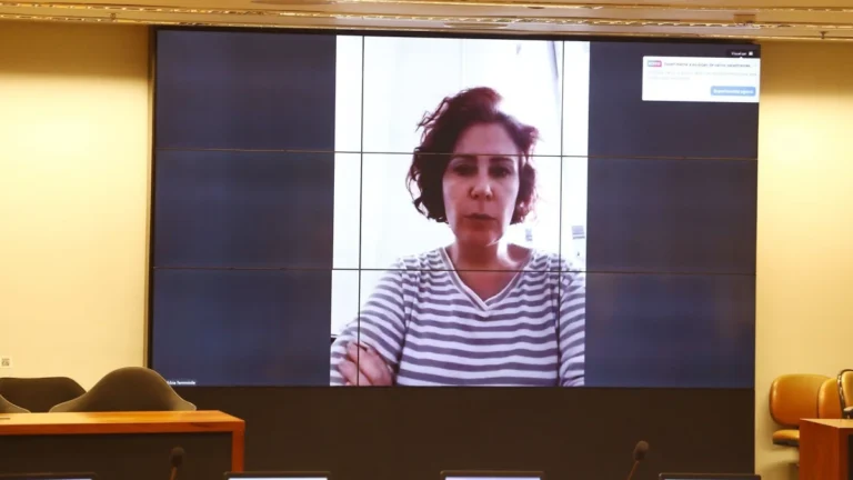 CCJ da Câmara ouve Carla Zambelli em processo de cassação nesta quarta