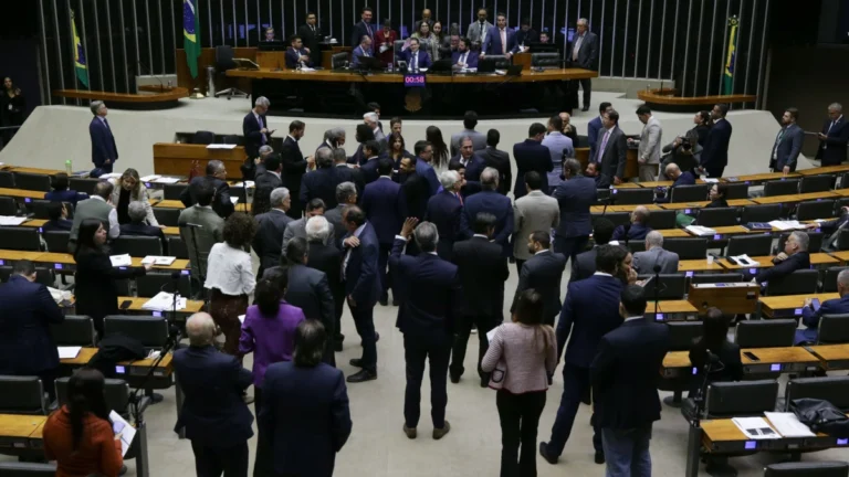 Câmara aprova projeto de lei que cria o “SUS da Educação”