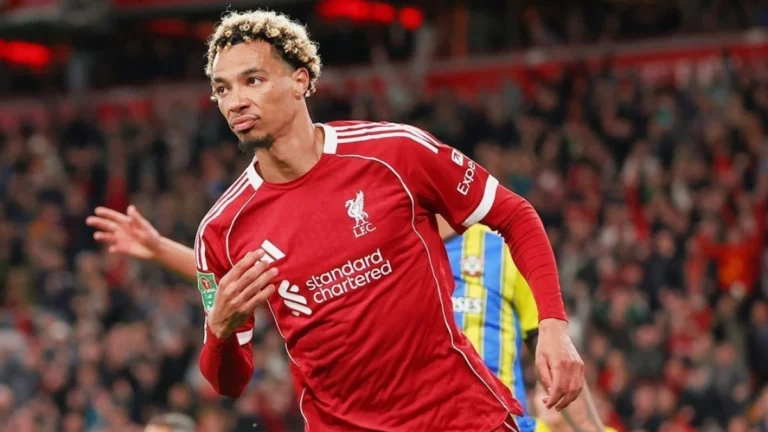Isak marca o primeiro e Ekitike decide em vitória do Liverpool