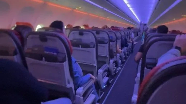 Avião colide com granizo, gera grande turbulência e assusta passageiros