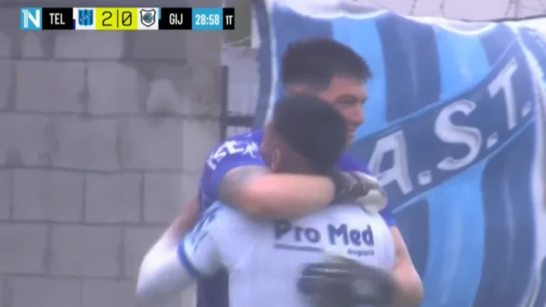 Goleiro faz gol com chutão da própria área na Argentina; assista