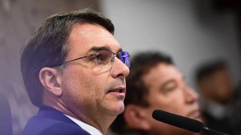Flávio diz que Lula tem medo de disputar eleições com Bolsonaro em 2026