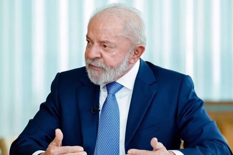 “Na Itália ou no Brasil, pagará pelo erro que fez”, diz Lula sobre Zambelli
