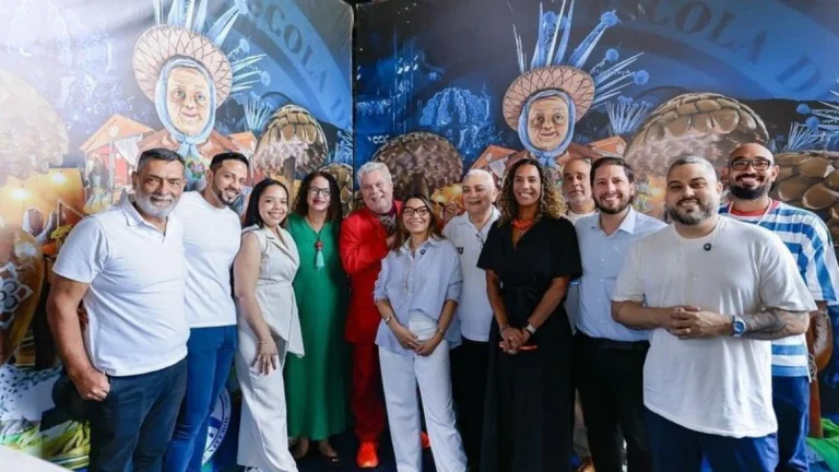 Janja visita barracão de escola de samba que homenageará Lula em 2026