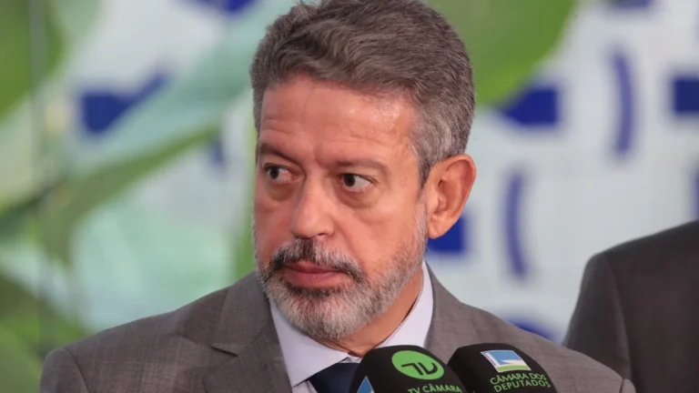 Após críticas de Renan, Lira pede que não se faça “politicagem” com o IR