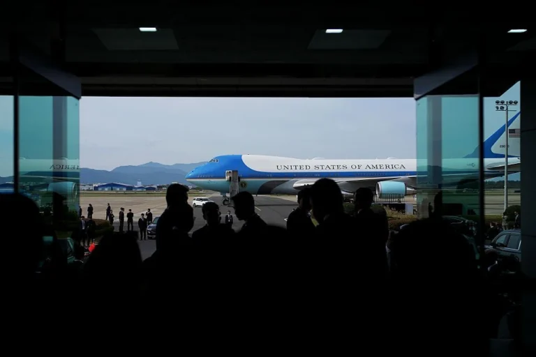 Por que Trump e Xi Jinping estão se reunindo em um aeroporto?