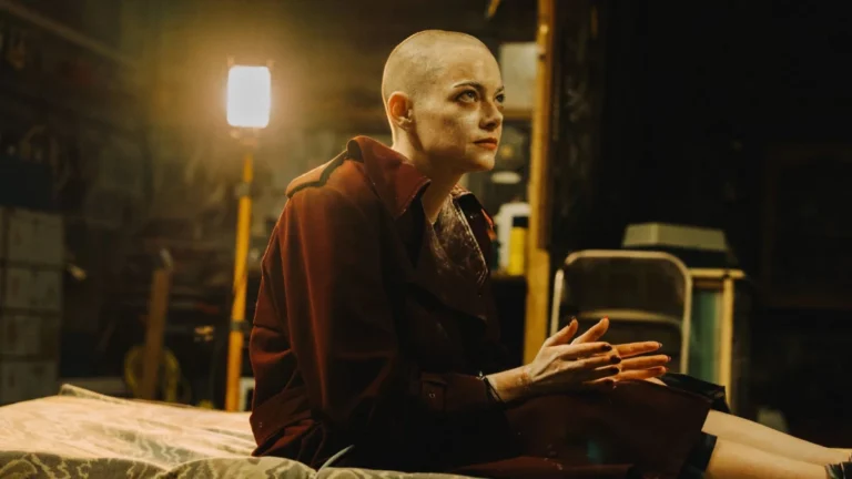 “Bugonia”: Emma Stone se gaba de não ter quebrado ossos no filme