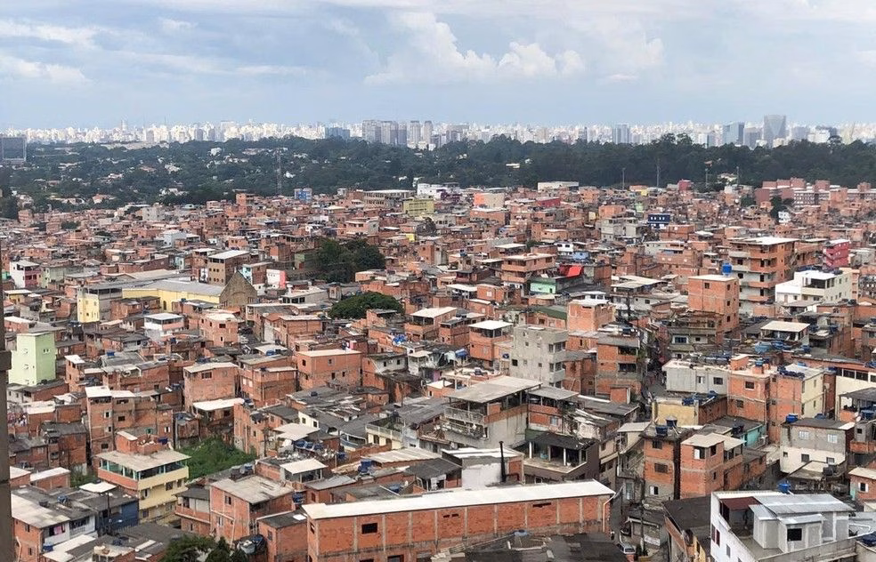Pesquisa aponta que 86% das favelas enfrentam eventos climáticos extremo
