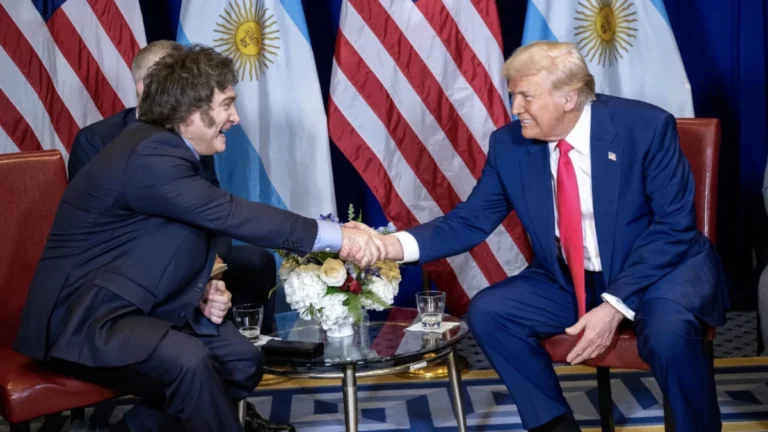 Trump diz que Milei teve “muita ajuda” dos EUA para vencer eleições