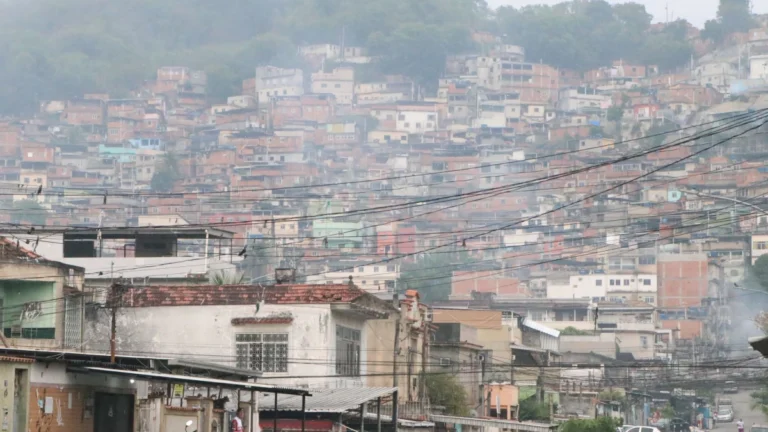 Castro diz que haverá policiamento reforçado durante a madrugada no RJ