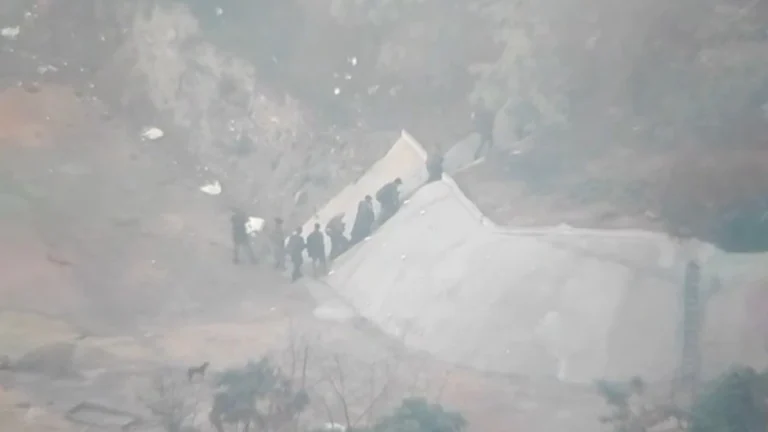 Drones registram fuga de criminosos armados durante megaoperação no RJ